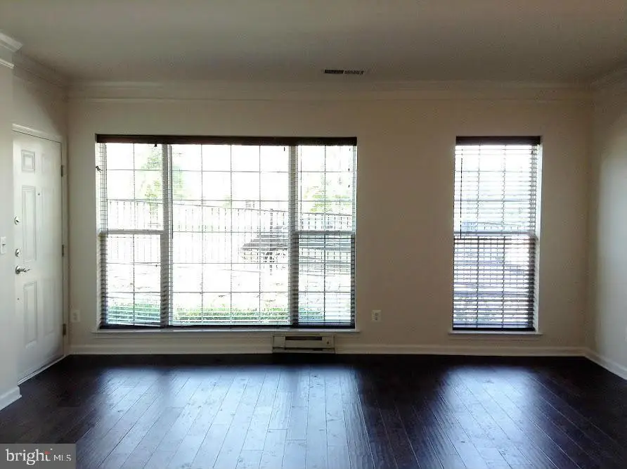 15332 Kensington Park Dr, Woodbridge, VA 22191 - #3