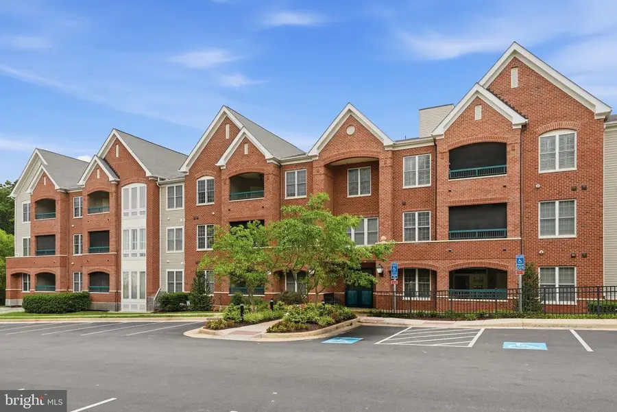 7055 Heritage Hunt Dr #111, Gainesville, VA 20155 - #2
