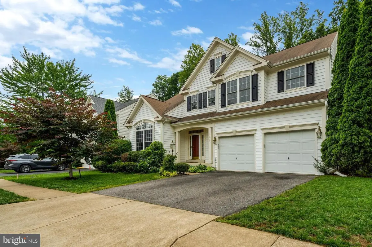 13040 Pilgrims Inn Dr, Woodbridge, VA 22193 - #1