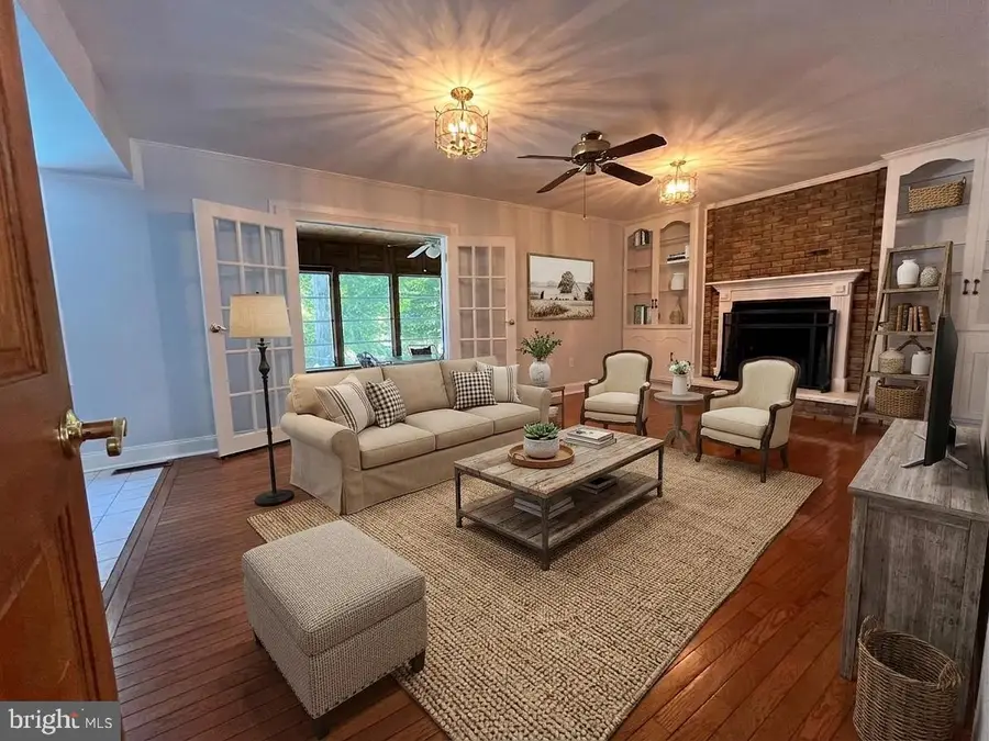 3203 Riverview Dr, Triangle, VA 22172 - #2