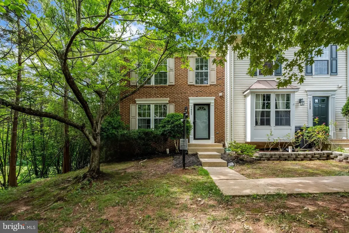 7057 Sauvage Ln, Gainesville, VA 20155 - #1