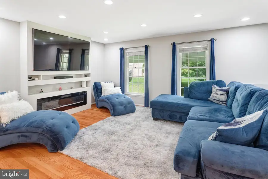 12304 Cedarwood Ct, Woodbridge, VA 22192 - #2