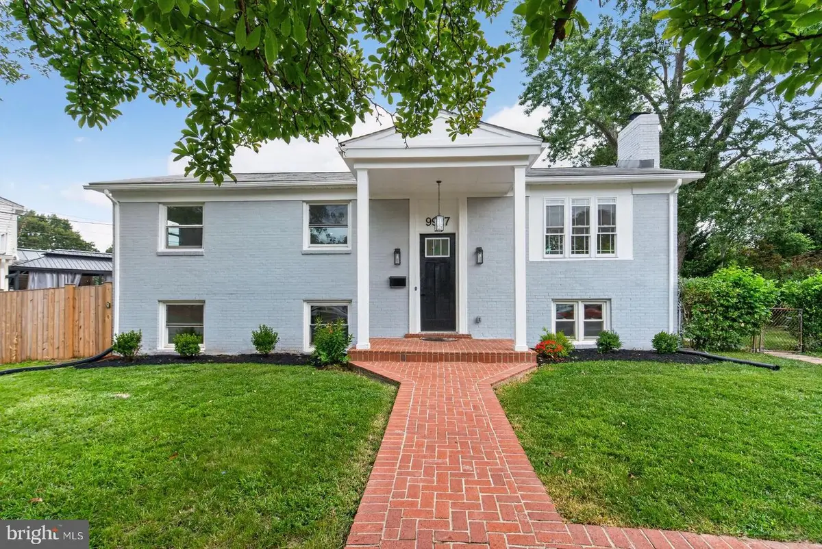 9927 Portsmouth Rd, Manassas, VA 20109 - #1