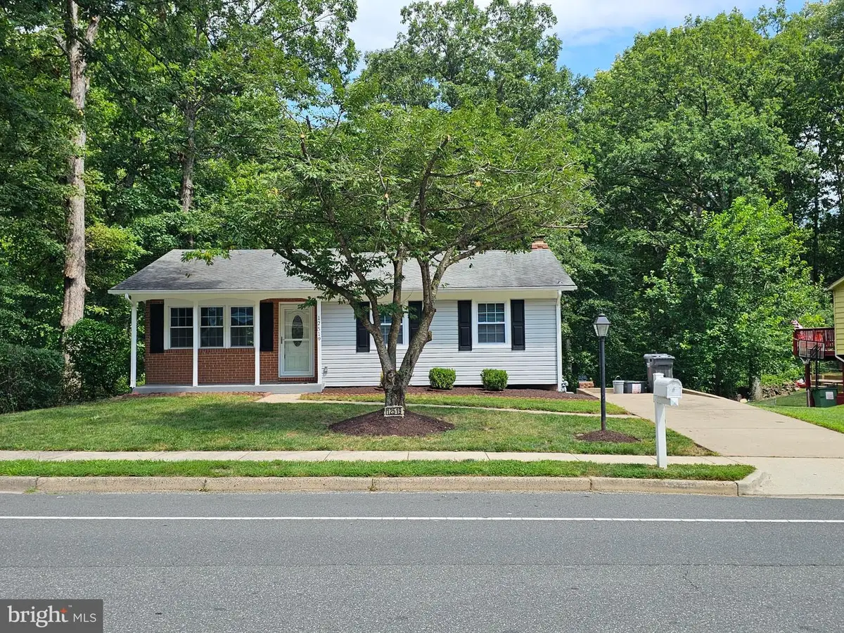 12819 Oakwood Dr, Woodbridge, VA 22192 - #1