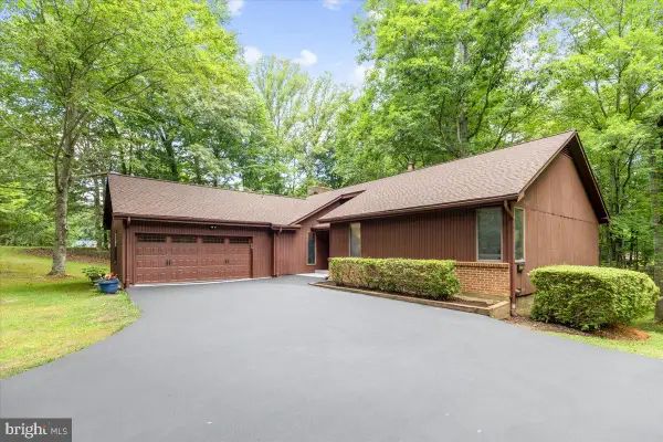 12212 Woodlark Ct, MANASSAS, VA 20112