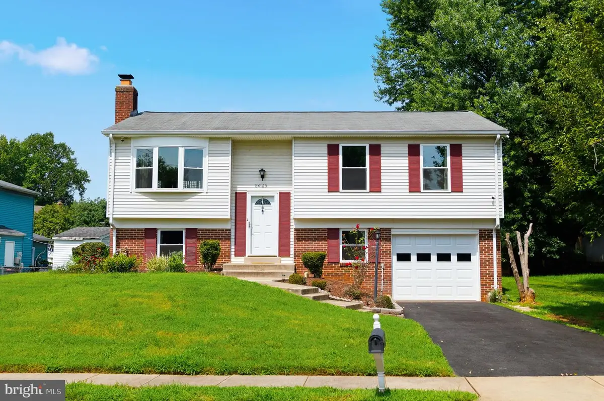 5625 Roundtree Dr, Woodbridge, VA 22193 - #1