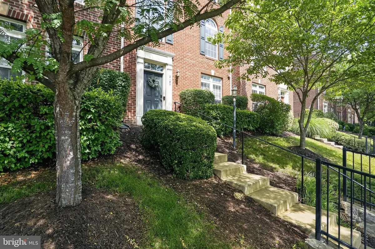 2195 Potomac Club Pkwy, Woodbridge, VA 22191 - #1