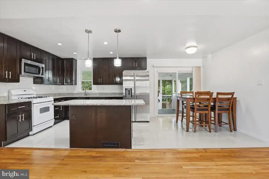 14716 Anderson St, Woodbridge, VA 22193 - #2