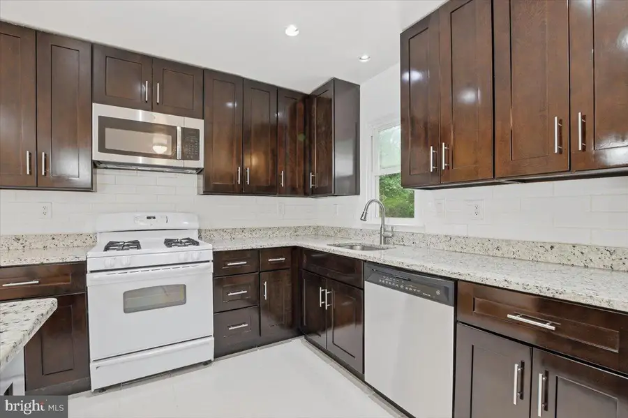 14716 Anderson St, Woodbridge, VA 22193 - #3