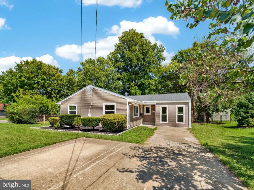 14209 Mount Pleasant Dr, Woodbridge, VA 22191 - #1