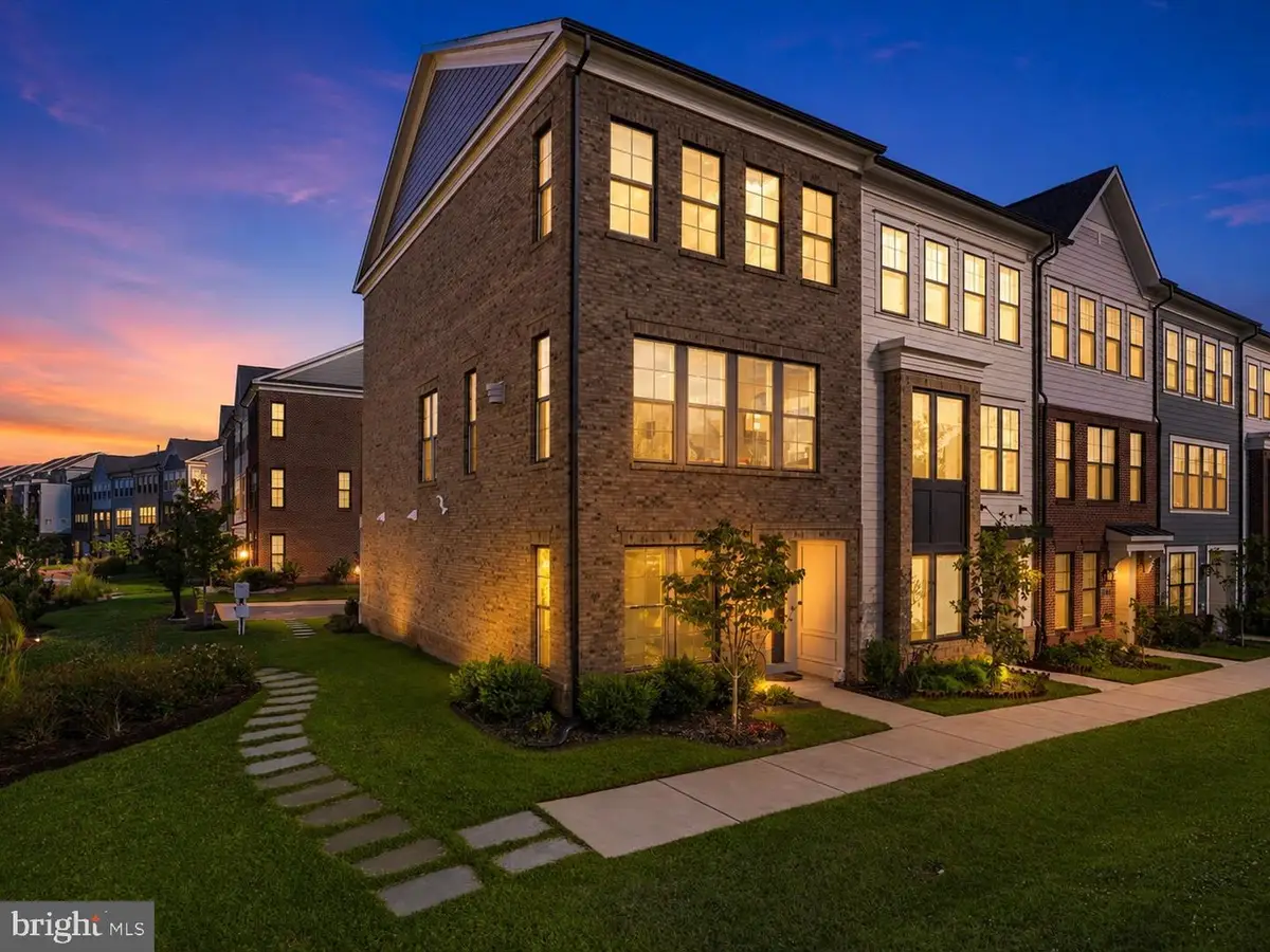 13770 Kahawai Dr, Woodbridge, VA 22191 - #1