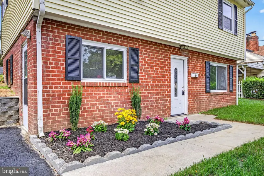 13208 Alison St, Woodbridge, VA 22191 - #2