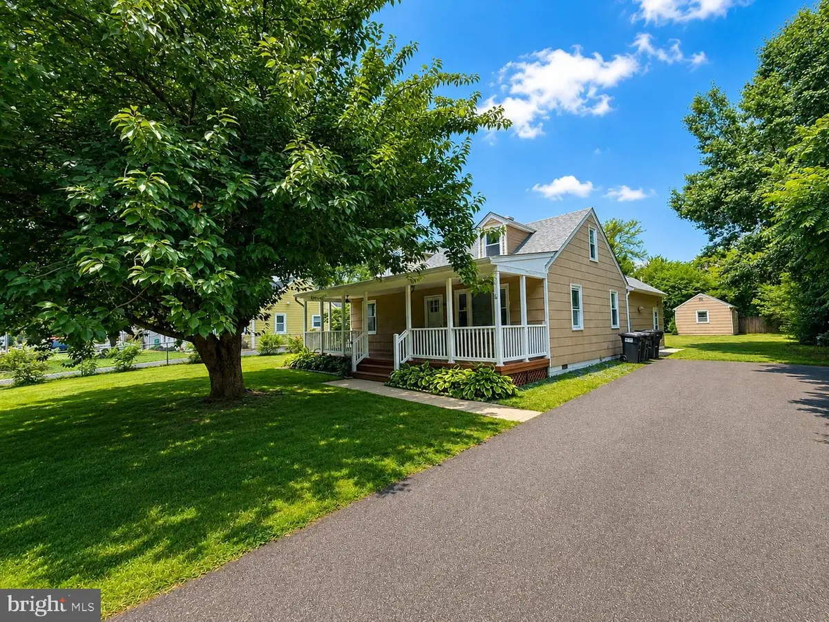 14704 Featherstone Rd, Woodbridge, VA 22191 - #1