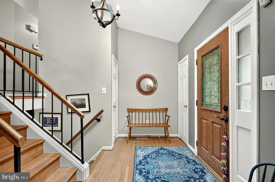 12542 Cavalier Dr, Woodbridge, VA 22192 - #2