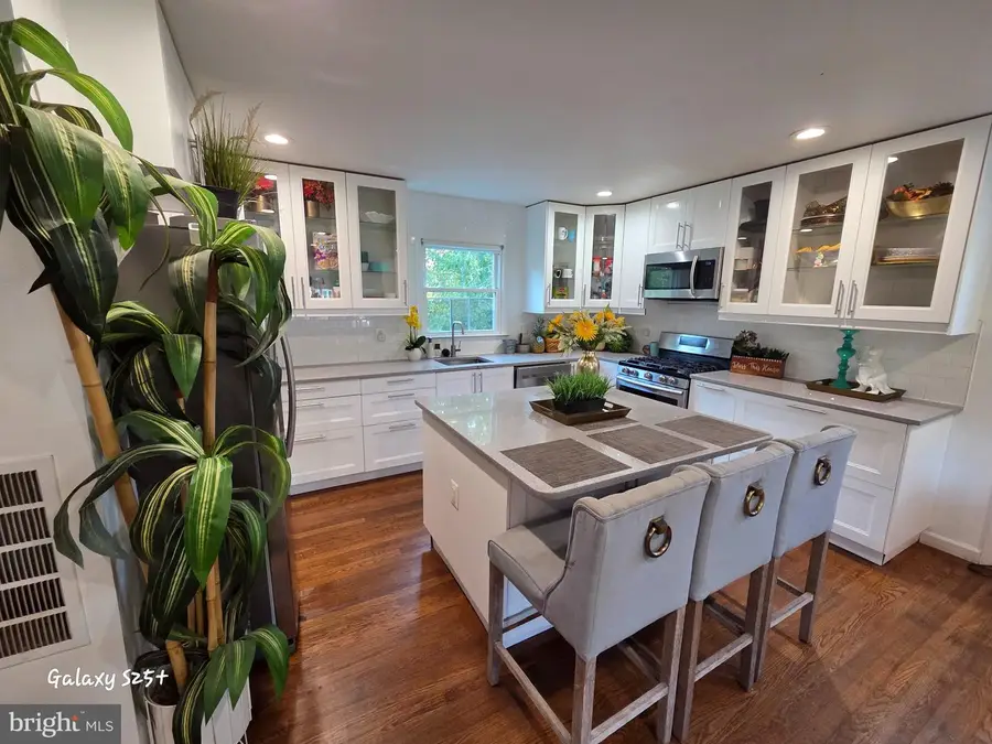 8214 Claremont St, Manassas, VA 20110 - #3