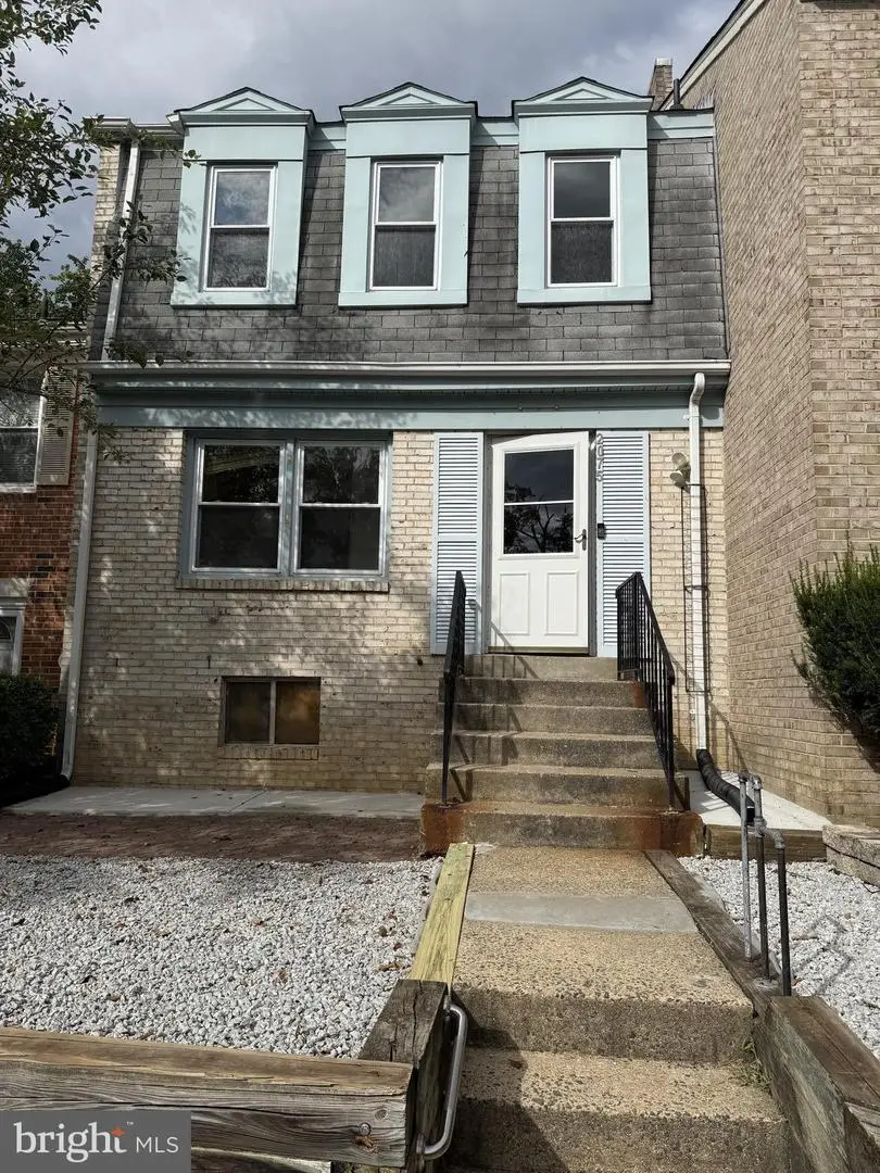 2075 Mayflower Dr, Woodbridge, VA 22192 - #1