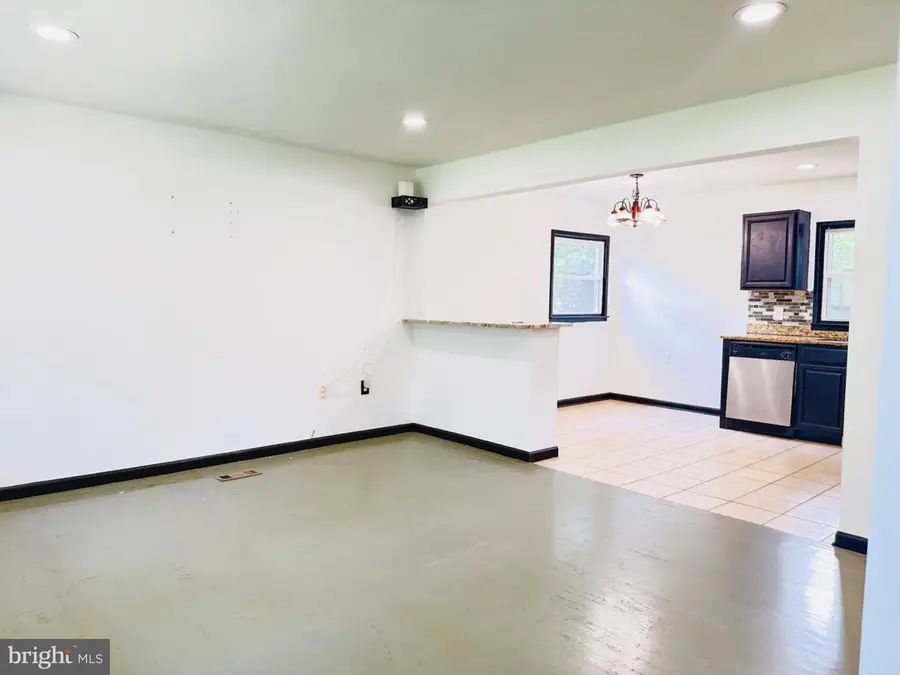 19002 Red Oak Ln, Triangle, VA 22172 - #3