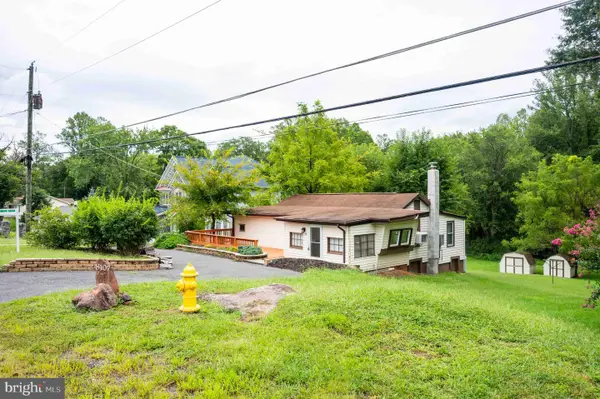 8107 Maplewood Dr, MANASSAS, VA 20111