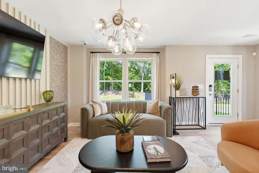 14186 Slate St, Woodbridge, VA 22193 - #2