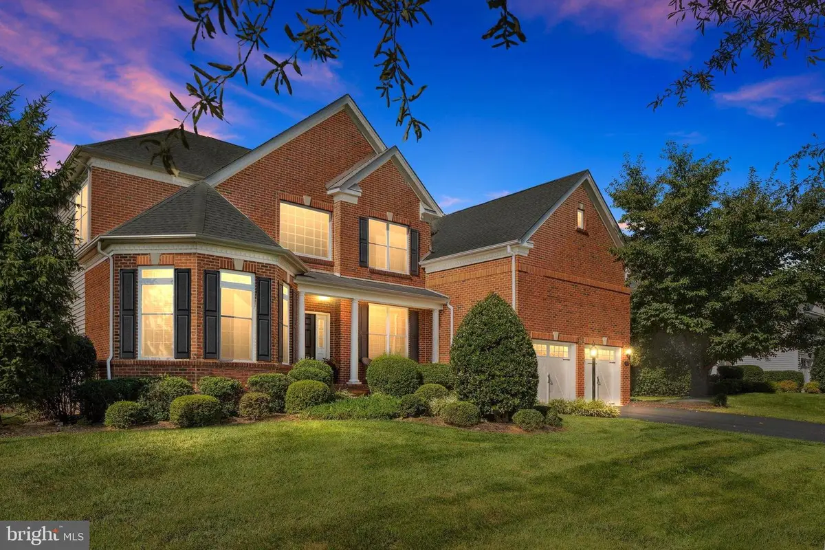 5813 Waterloo Bridge Cir, Haymarket, VA 20169 - #1
