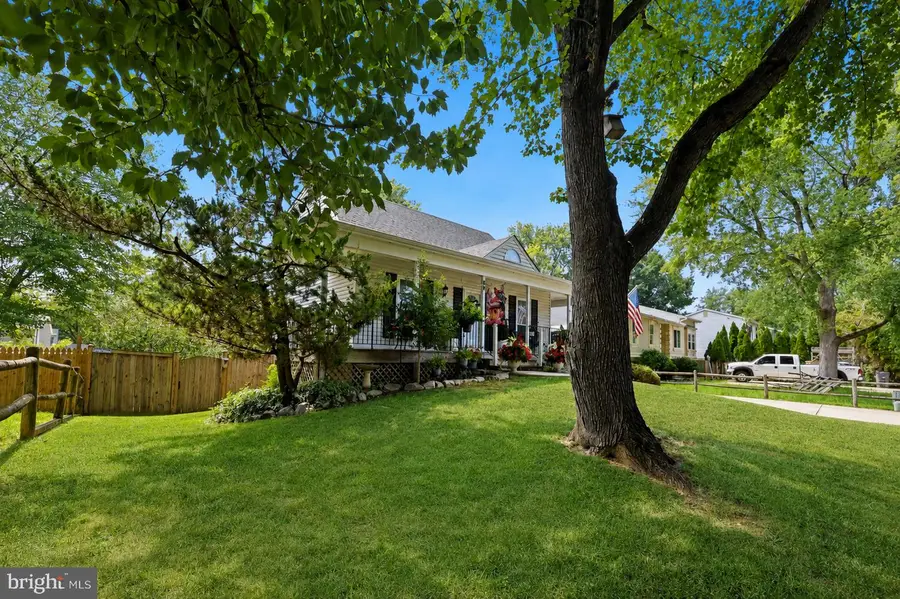 5570 Saint Charles Dr, Woodbridge, VA 22193 - #3