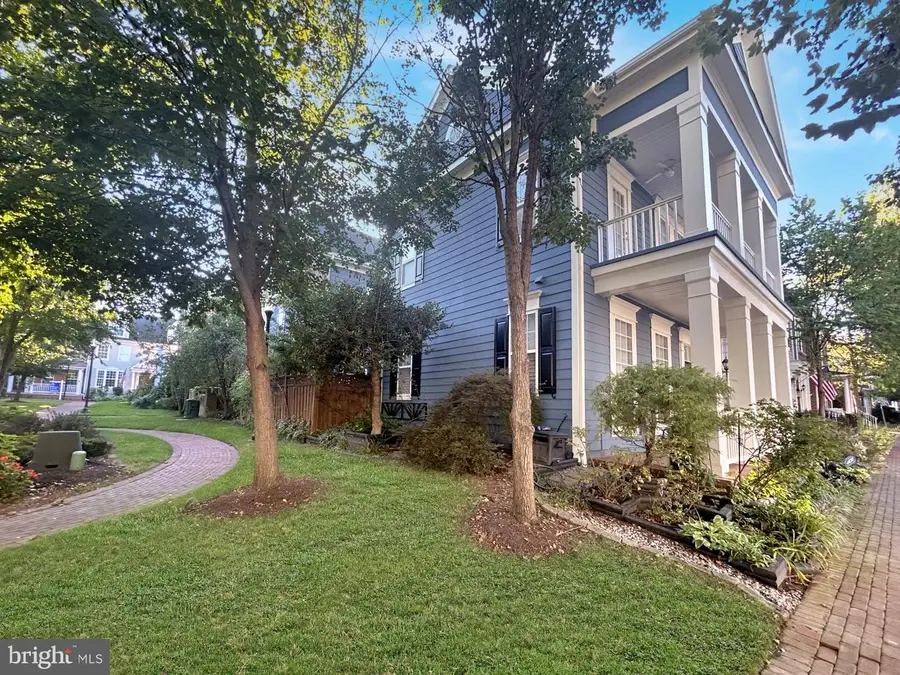 807 Monument Ave, Woodbridge, VA 22191 - #2