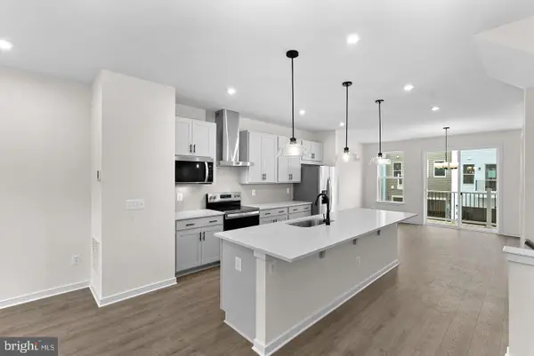 18032 Alicia Ave, DUMFRIES, VA 22026