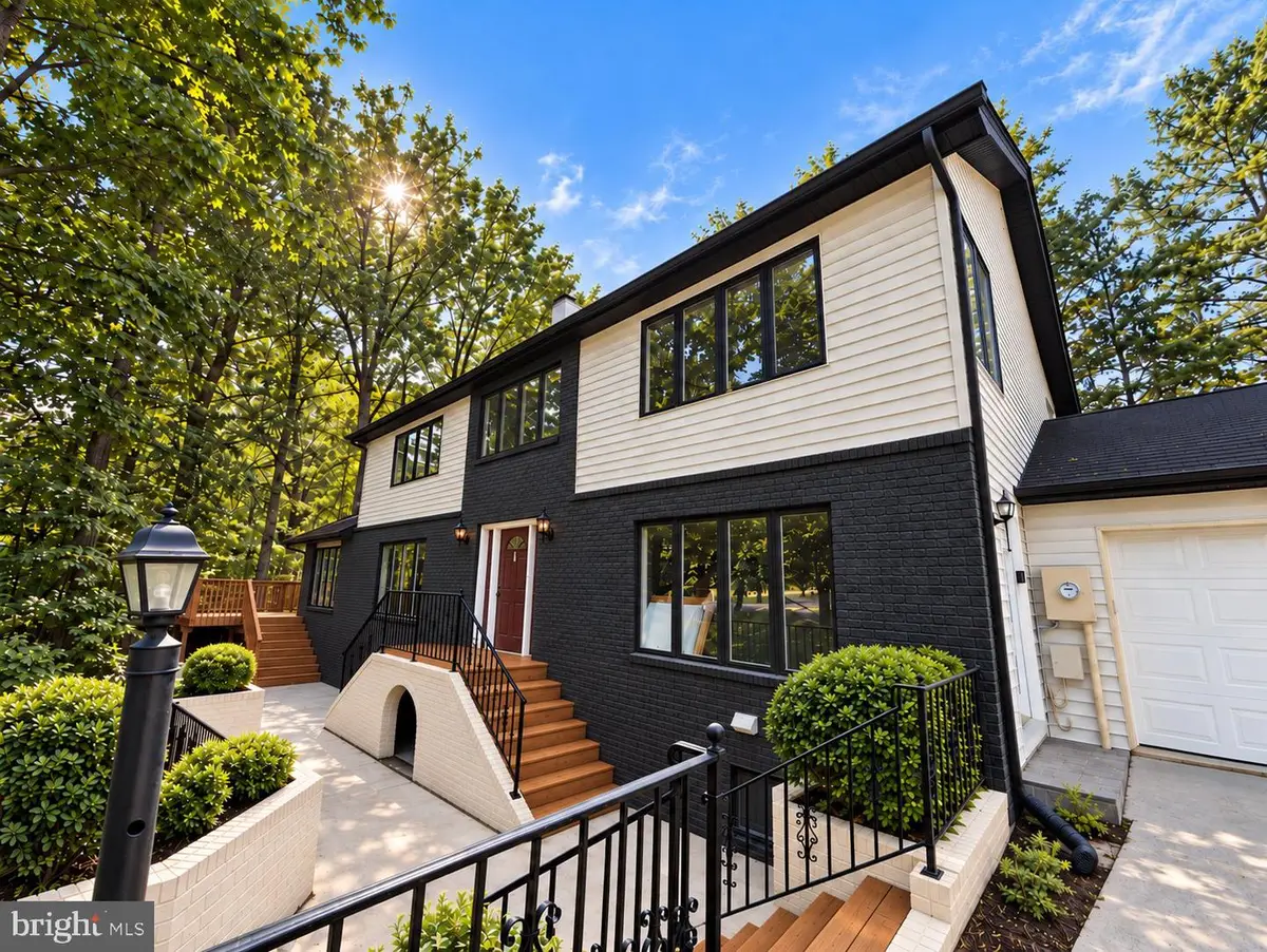 16223 Sunny Knoll Dr, Dumfries, VA 22025 - #1