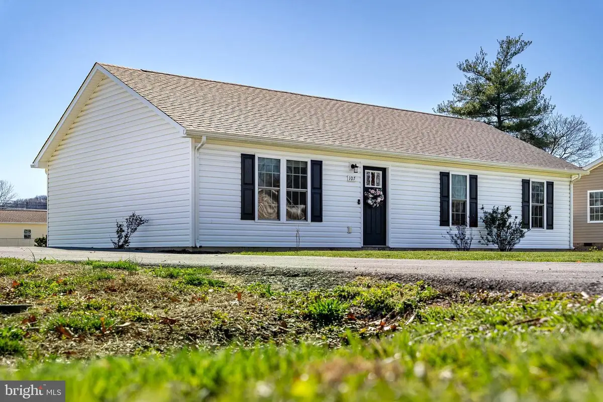 107 Eighth St, Grottoes, VA 24441 - #1