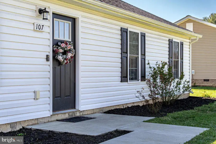 107 Eighth St, Grottoes, VA 24441 - #3