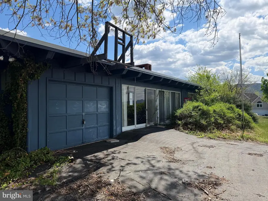 502 Chestnut Ave, Elkton, VA 22827 - #2