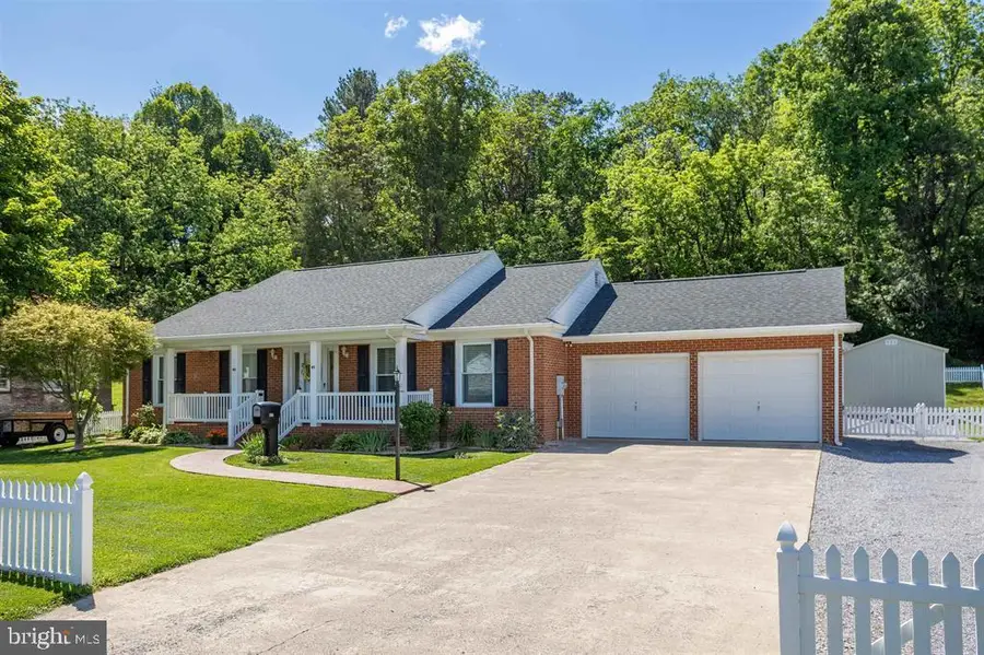411 Barbee St, Bridgewater, VA 22812 - #2