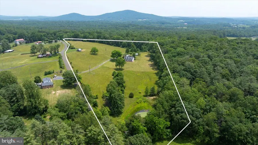 274 Aaron Mountain Rd, Castleton, VA 22716 - #2