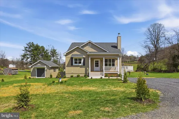 11 Scenic Ln, FLINT HILL, VA 22627