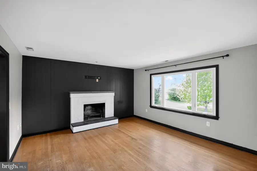 512 Round Hill Rd, Boston, VA 22713 - #2