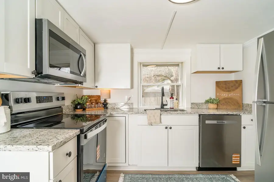 537 Straith St, Staunton, VA 24401 - #3