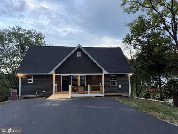 715 Hillcrest Dr, STAUNTON, VA 24401
