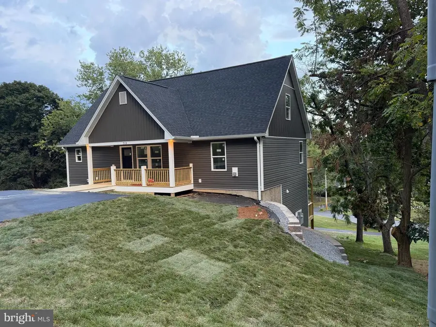 715 Hillcrest Dr, Staunton, VA 24401 - #3