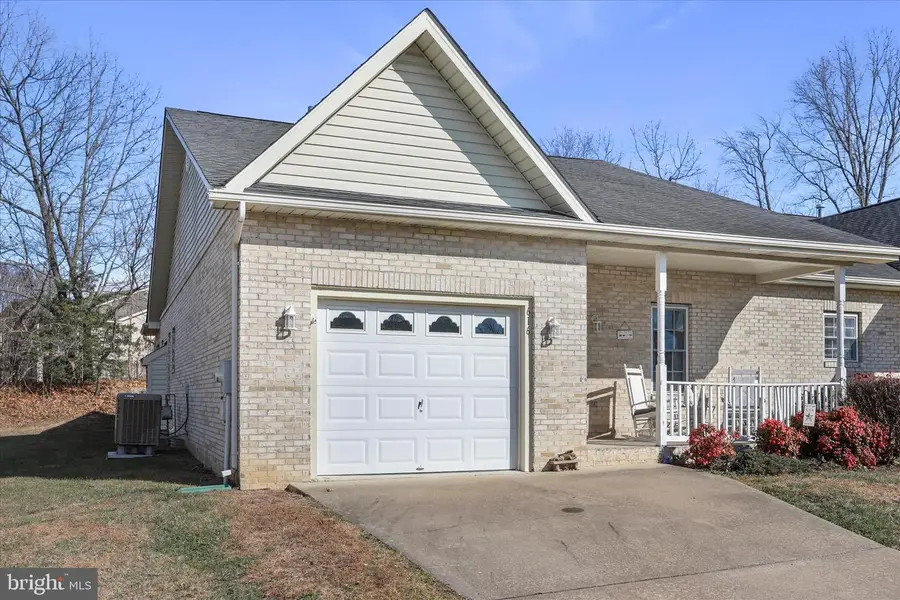 616 Allegheny Cir, Woodstock, VA 22664 - Image #3