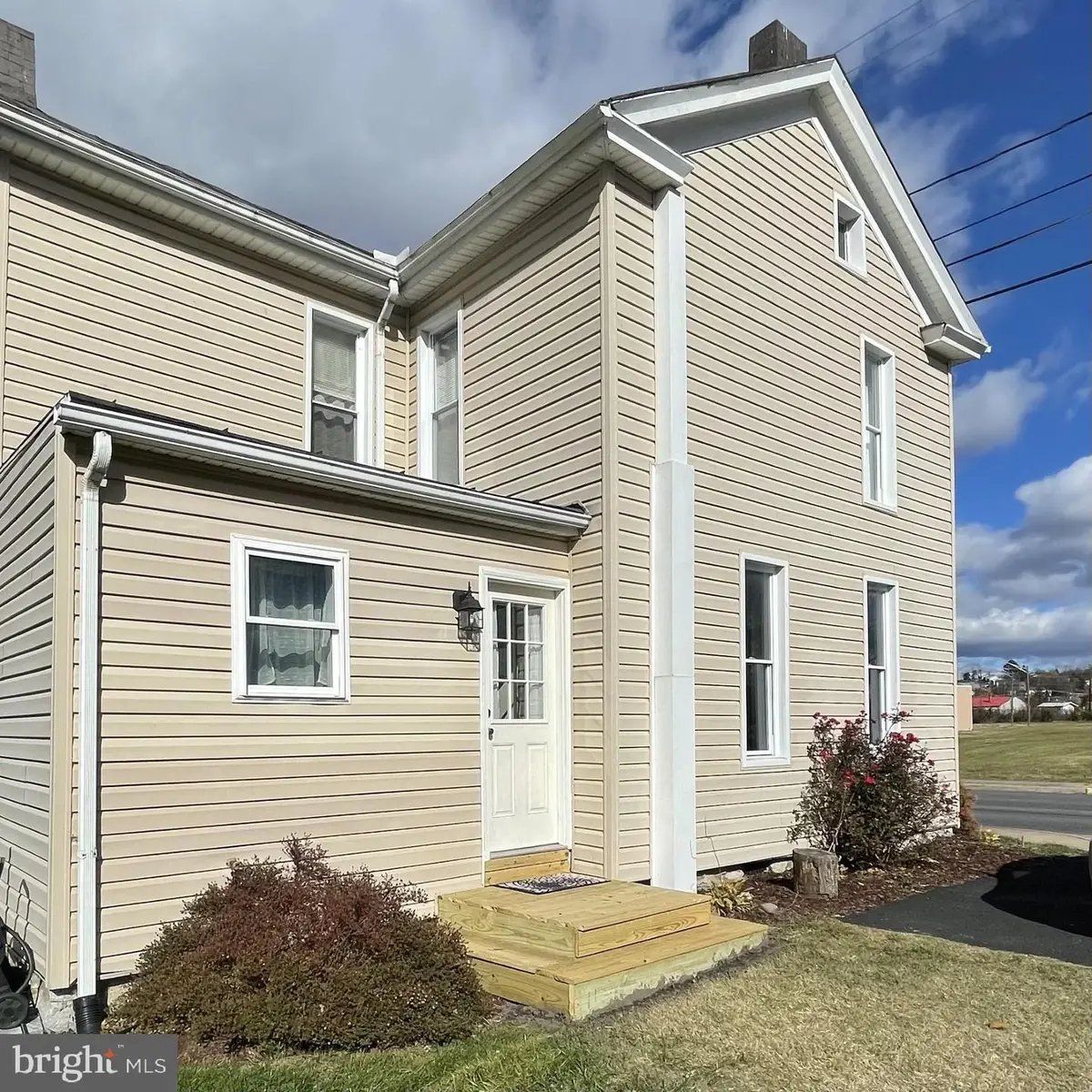 484 E Queen St, Strasburg, VA 22657 - Image #1