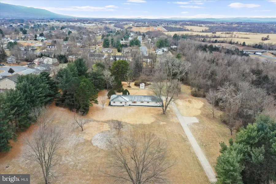 717 W Locust St, Woodstock, VA 22664 - Image #2