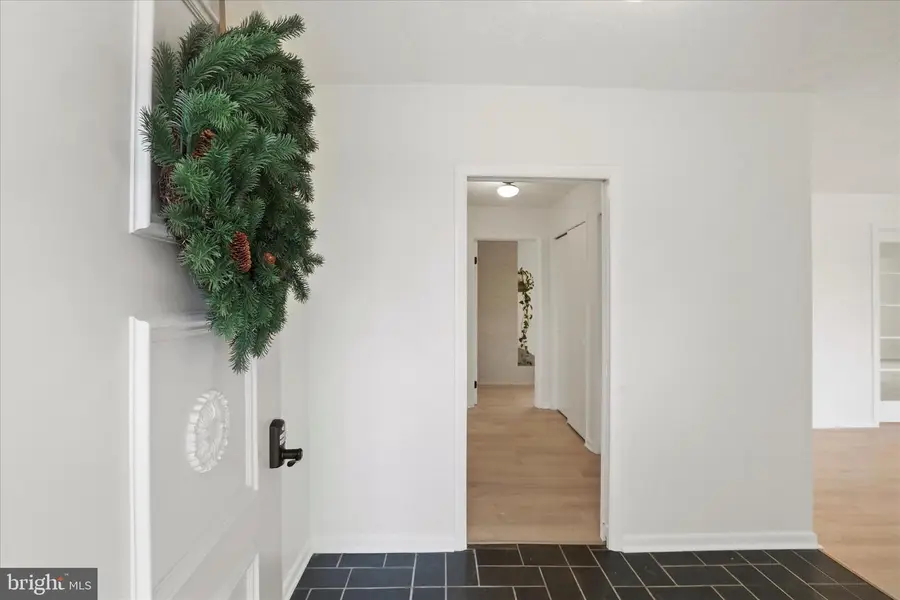 717 W Locust St, Woodstock, VA 22664 - Image #3