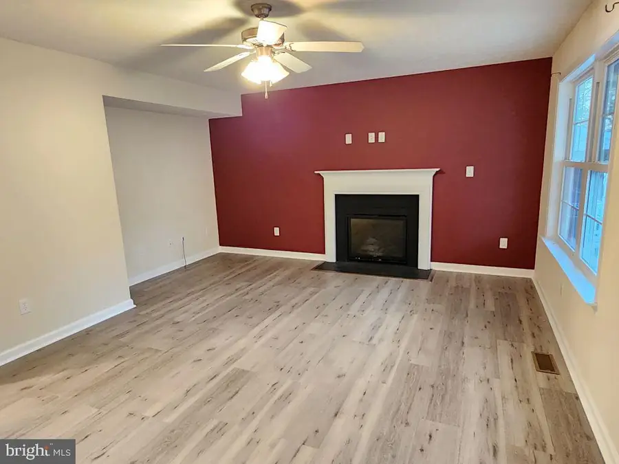 407 Stonewall St, Strasburg, VA 22657 - Image #2