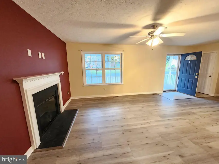 407 Stonewall St, Strasburg, VA 22657 - Image #3