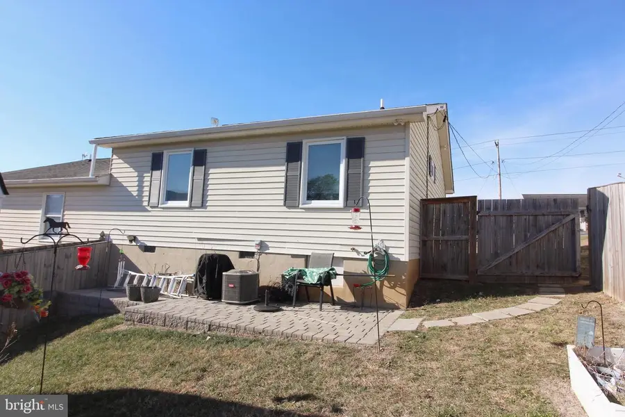 442 Pleasant View Dr, Strasburg, VA 22657 - Image #2