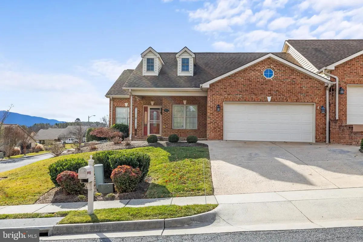 207 Donna Dr, Woodstock, VA 22664 - Image #1