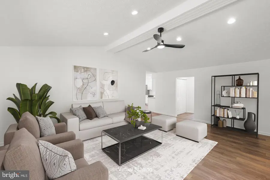 230 Blue Bell Ln, Strasburg, VA 22657 - Image #2