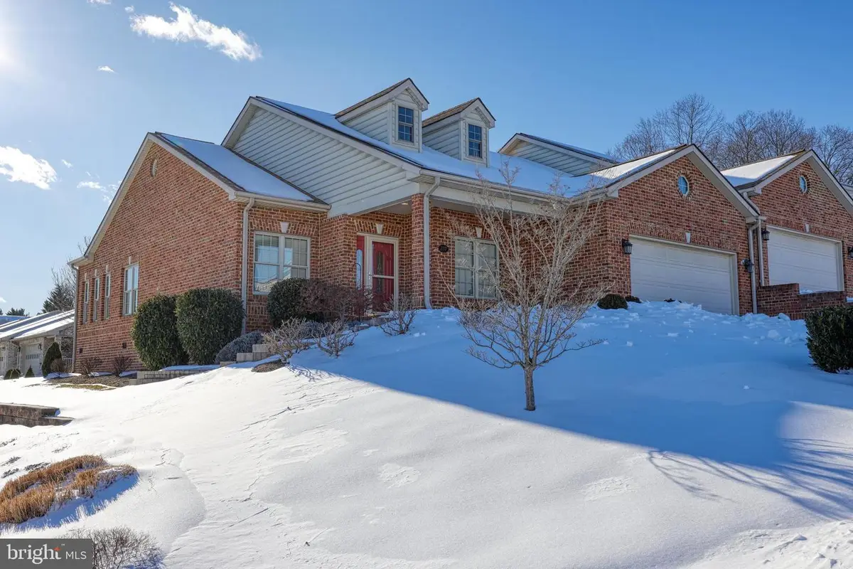 207 Donna Dr, Woodstock, VA 22664 - Image #1