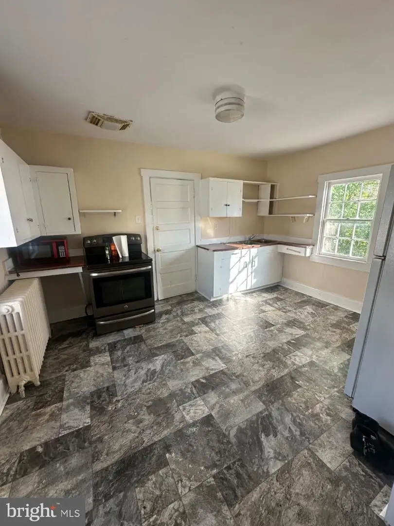 242 N Main St, Woodstock, VA 22664 - #2