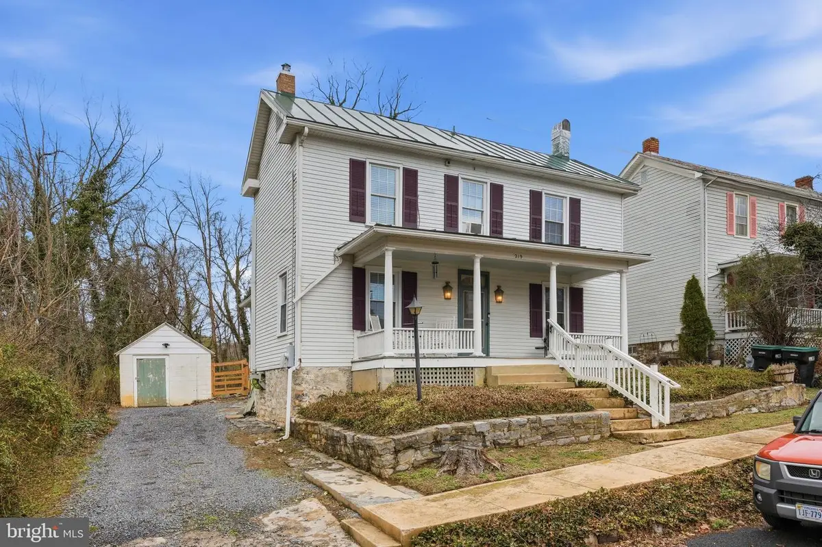219 N Church St, Woodstock, VA 22664 - #1